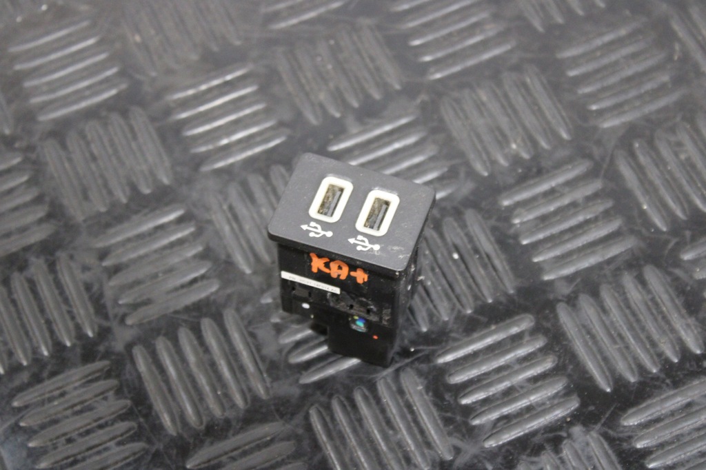 фото №1, Роз'єм usb hc3t-14f014-ac ford ka+ ka + active lift