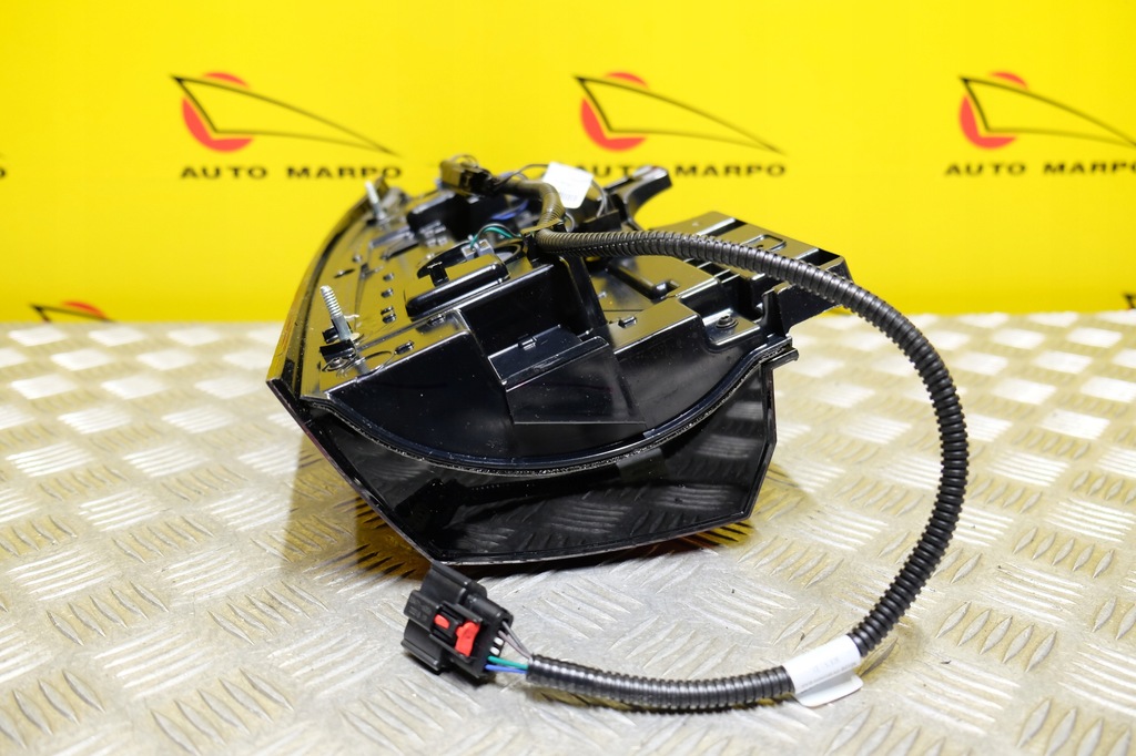 фото №13, Chevrolet suburban tahoe 2015-2020 лампа задня права usa