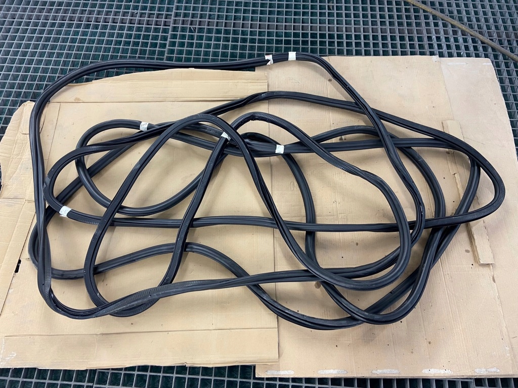 фото №1, Прокладка дверь lp pp lt pt крышки evoque l551