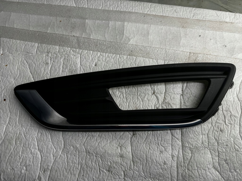 Купити Ford focus mk3 рестайлінг  ліва решітка бампера