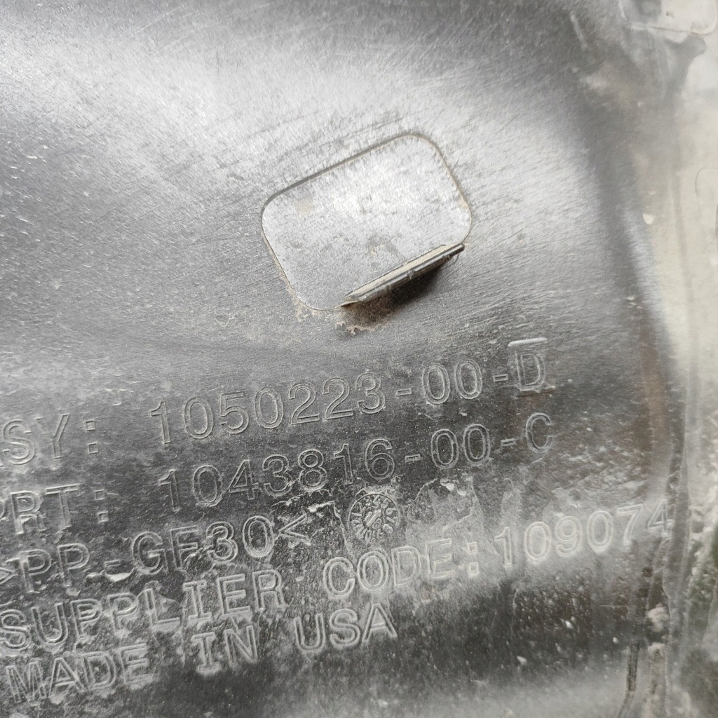 Tesla model x 2018 частина труби впуску повітря Київ