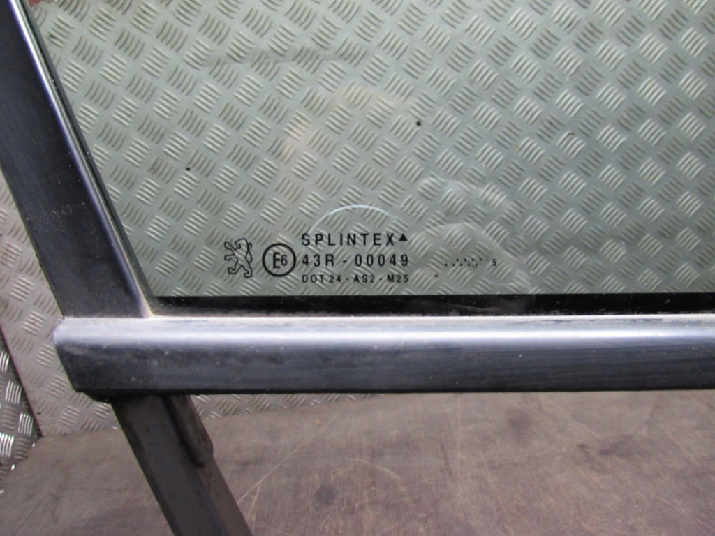 фото №10, Стекло треугольник правый перед peugeot 407 04-11r 9654093780