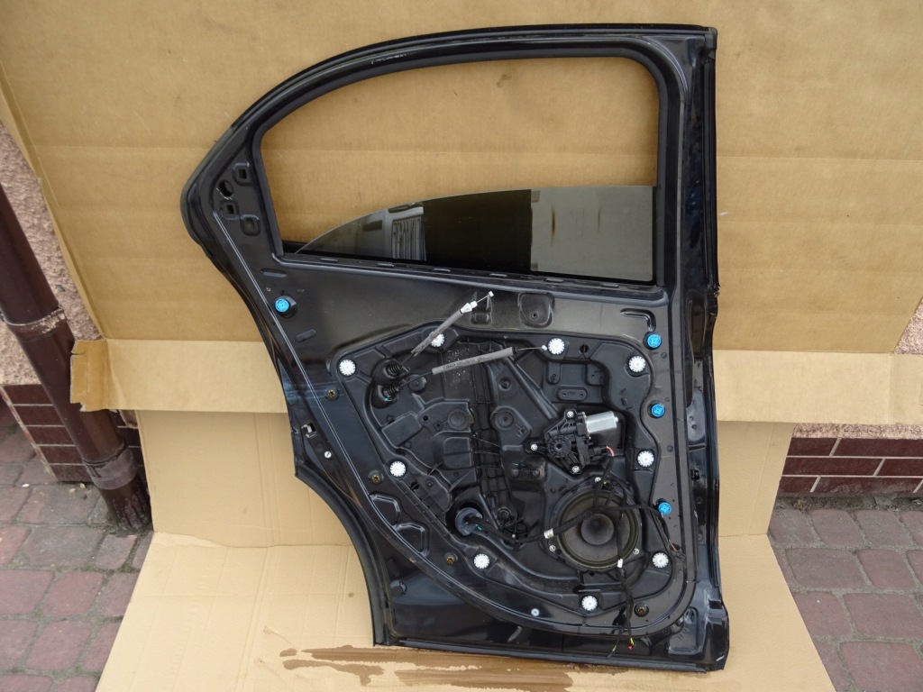 Fiat 500l дверь левое задняя Оригинал