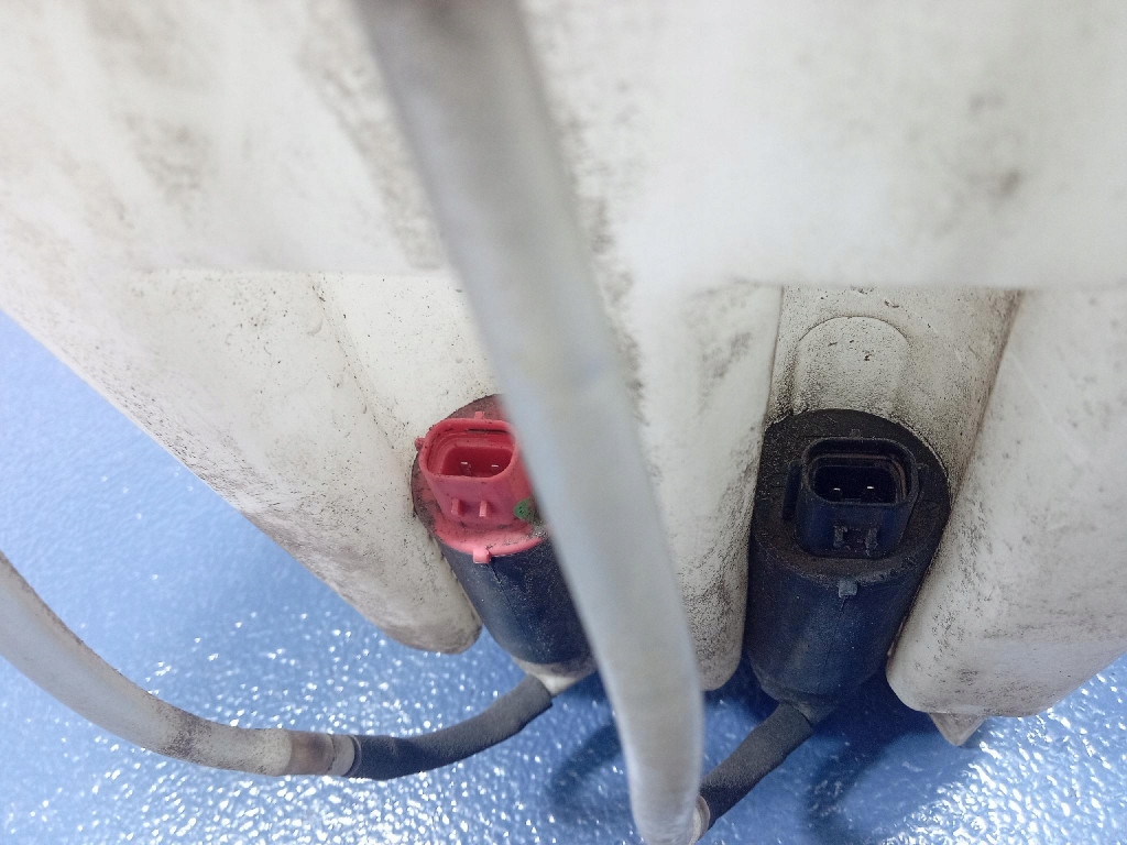 Toyota avensis t25 бачок розпилювача в Україні