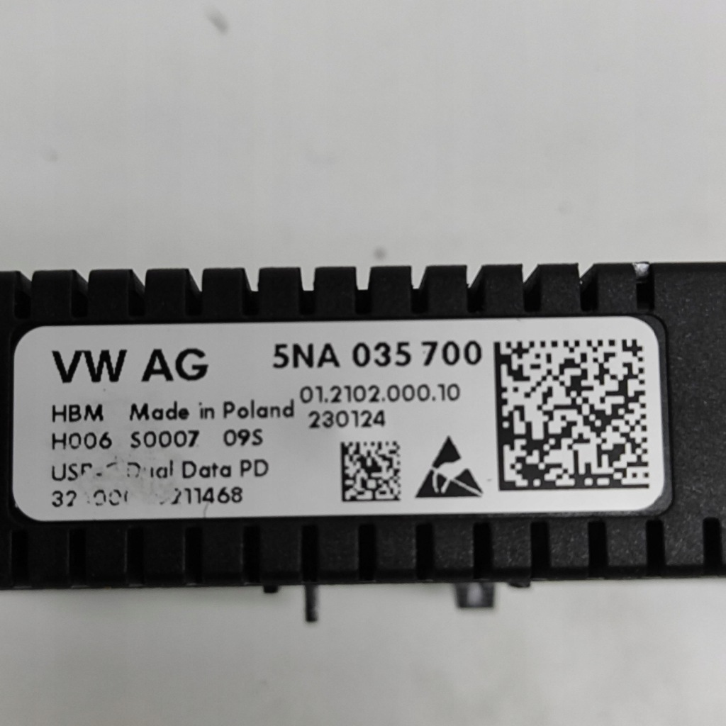 фото №7, Volkswagen tiguan 2024 разъём / соединитель usb