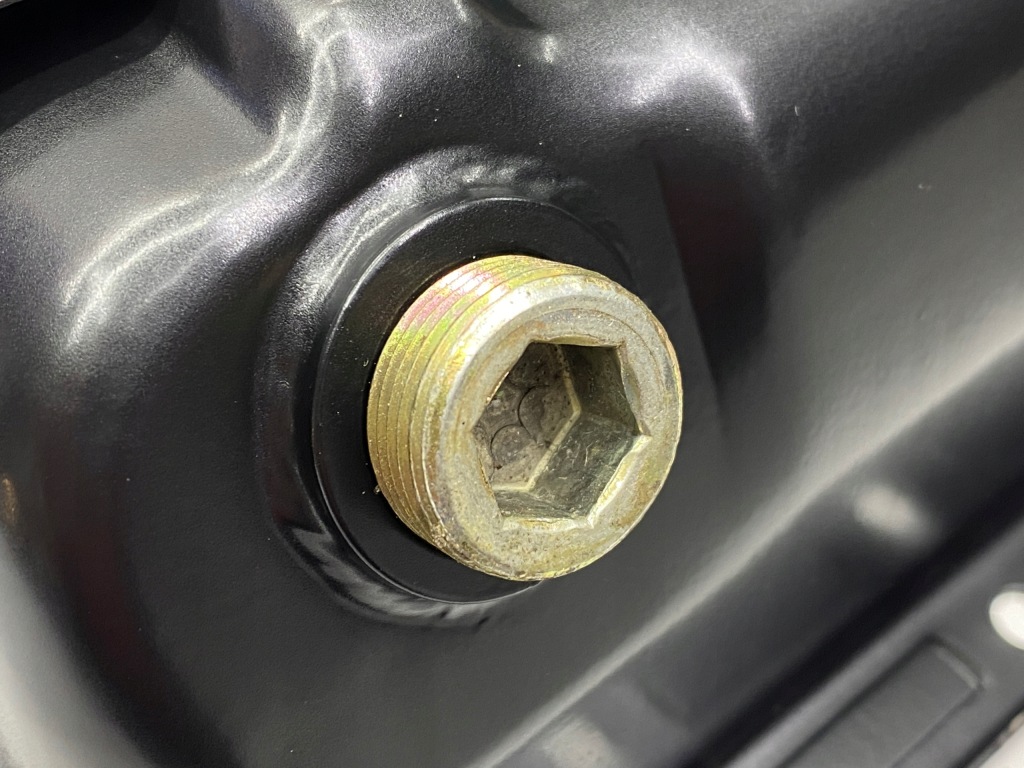 Поддон поддон масла масляная + крышка поддон fiat 126p новая в Украине