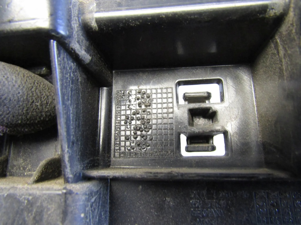 Bmw 1 f20 f21 рестайлинг  кронштейн  порог правого r3 7240916 Киев