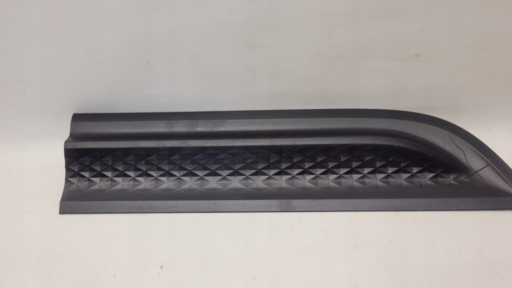 фото №1, Porsche macan 95b839890 молдинг дверь правая задняя oryg.