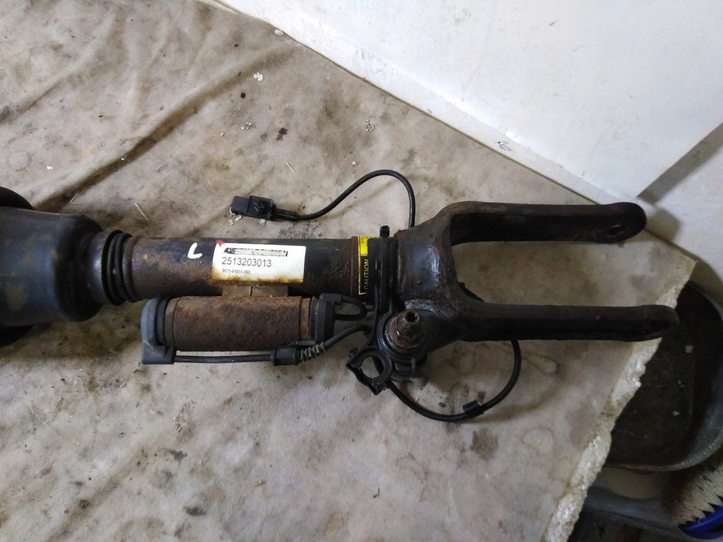 фото №3, Mercedes r w251 3,0 cdi амортизатор airmatic перед l