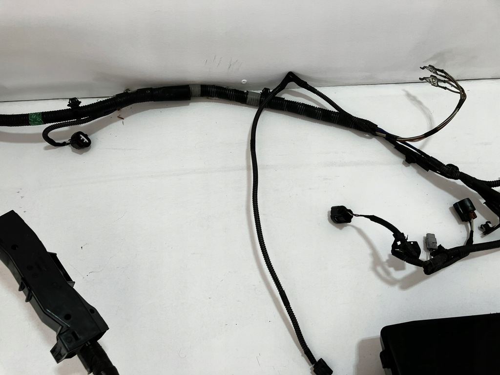 фото №8, Prius iii lift электропроводка отсек двигателя с корпус