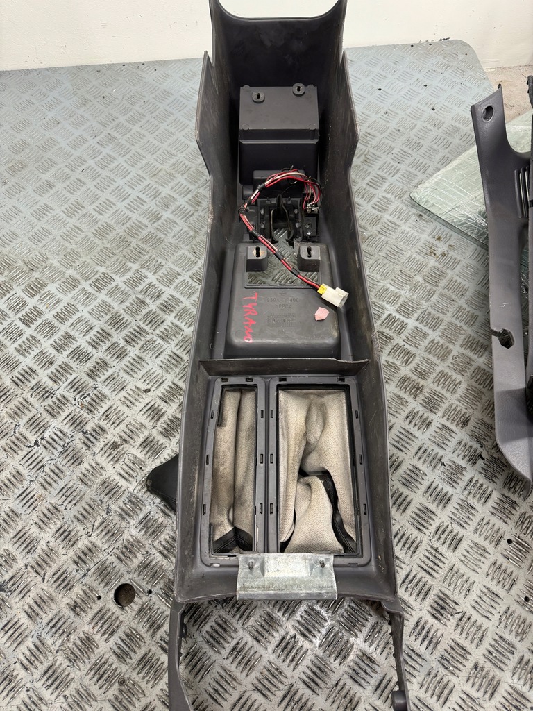 фото №10, Підлокітник тунель середній чохол nissan terrano ii 2 93-04r. 3двері