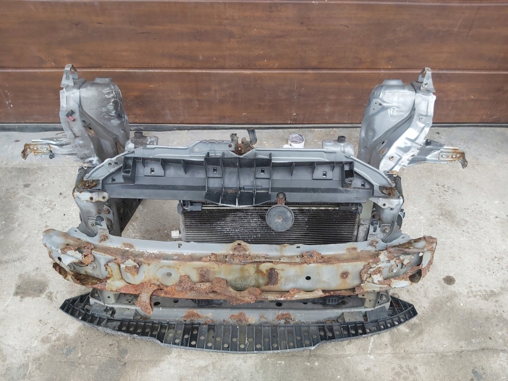 фото №8, Toyota yaris ii lift kompletny перед бампер капот