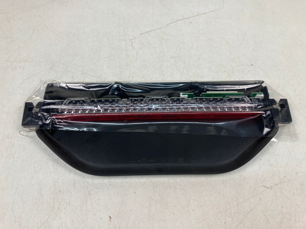 Купить Фонарь  фара стоп tesla y новая 1632486-00-b