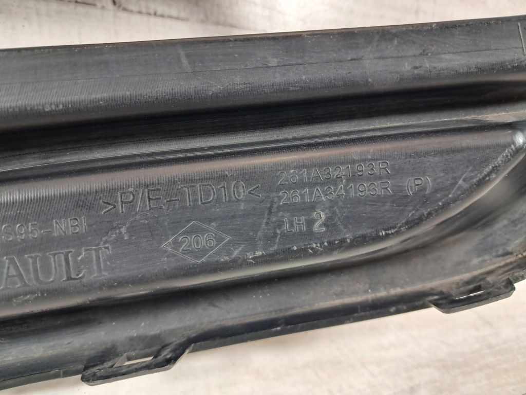 Renault megane 3 рестайлинг  решётка бампера левое  перед передняя 261a32193r с Разборки