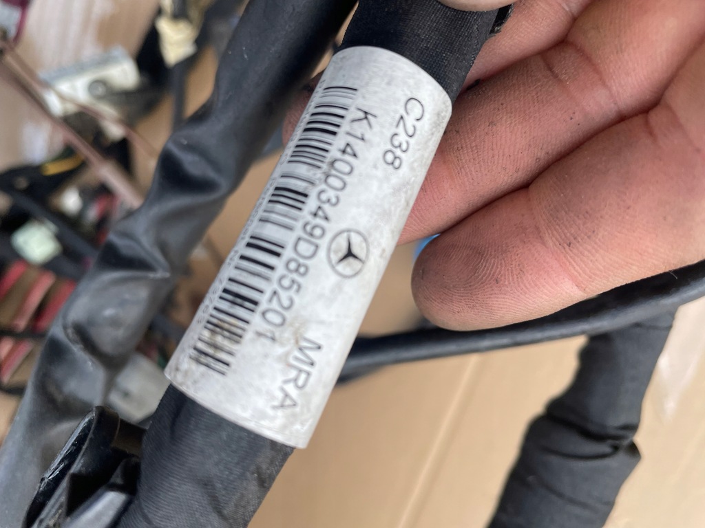 фото №6, Mercedes w238 w213 2,0 электропроводка отсек двигателя