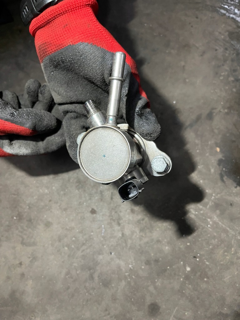 Купити Opel astra k corsa adam насос пального 12682079