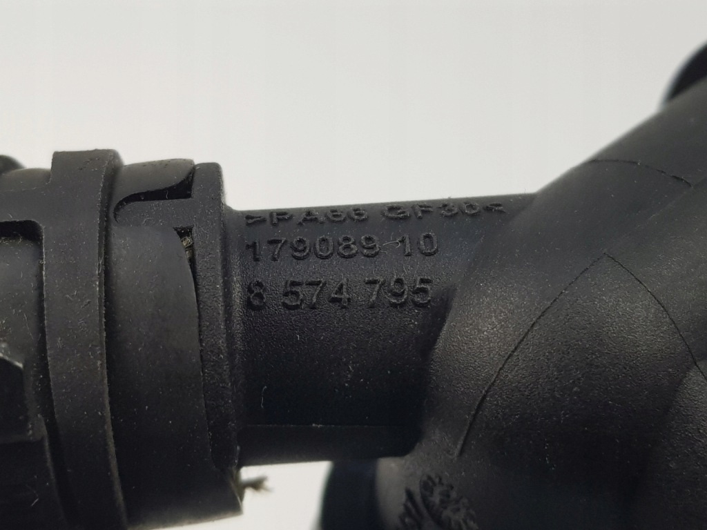 Купить Шланг труба пабтрубок  радиатора воды bmw x1 f48 x2 f39 f45 b37 1.5d 8511912