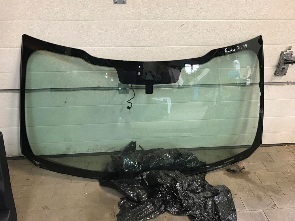 фото №1, Ford f150 raptor 2017-2020 стекло передняя лобовое