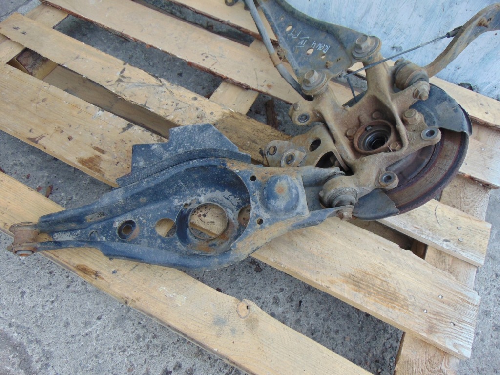 фото №3, Поворотный кулак ступица правая задняя toyota rav4 iv 2.2d