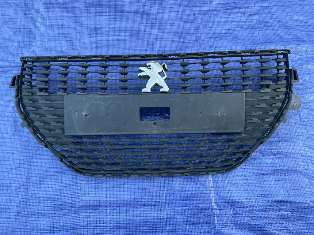 фото №1, Peugeot 208 ii решётка радиатора решётка бампера передний