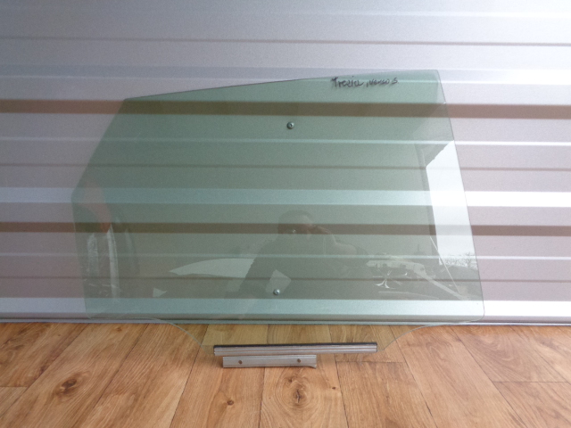 фото №1, Trezia verso s скло задня права