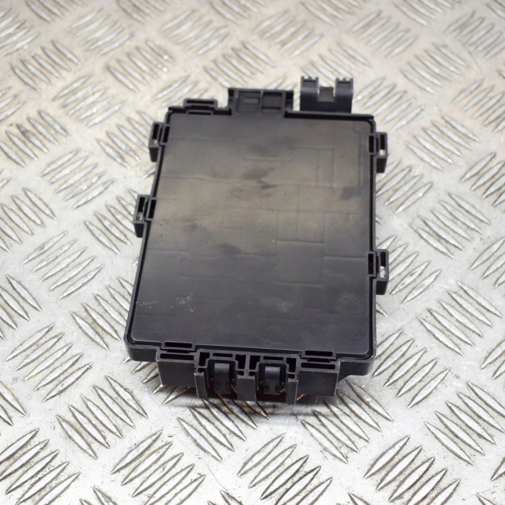 Tesla model x 2020 рамка / модуль предохранителей в Украине