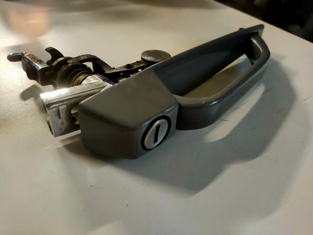 2 x ручка зовнішня do mercedesa 107 пара з ключ фарбована Недорого