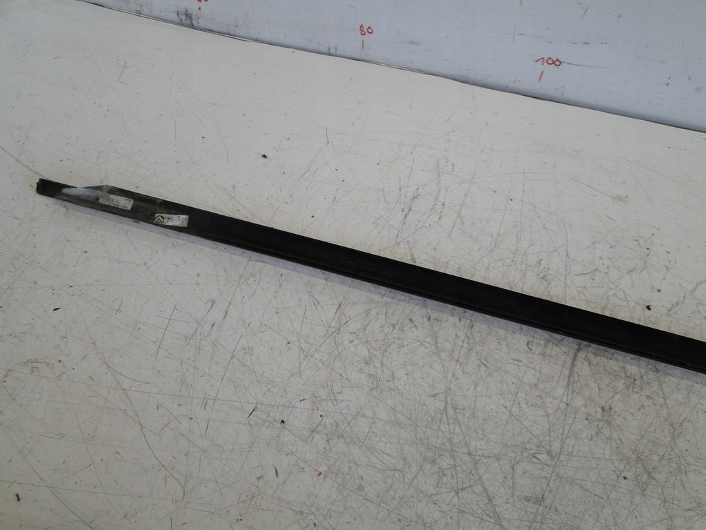 фото №7, Молдинг ущільнювач перед vw passat b6 3c4837475b