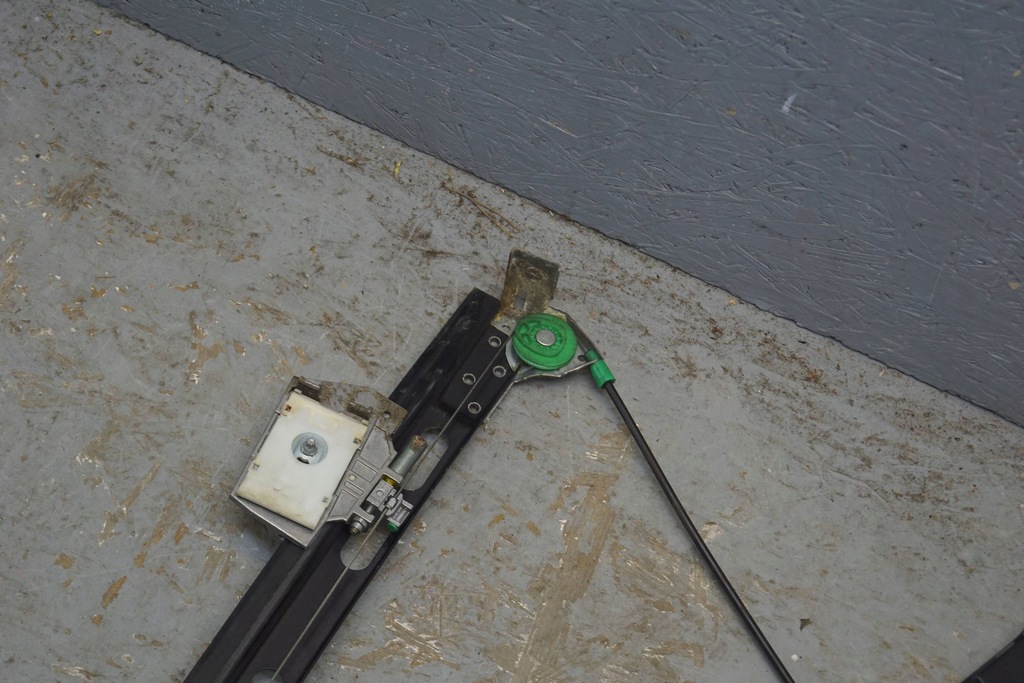 фото №10, Audi a4 b7 cabrio подъемник стекло левый 8h0837461a mh84