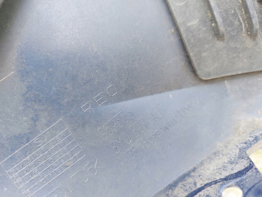 Audi a3 8y0 20- бампер передний перед Недорого