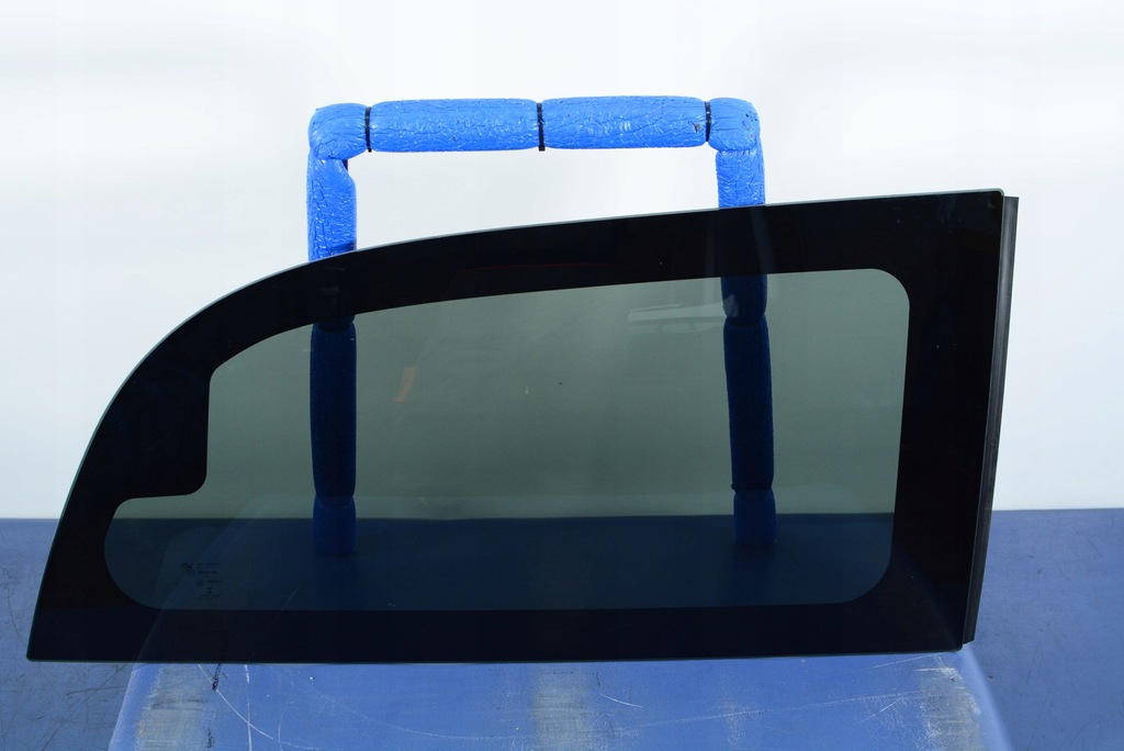 фото №1, Chrysler town country v стекло кузовная правая