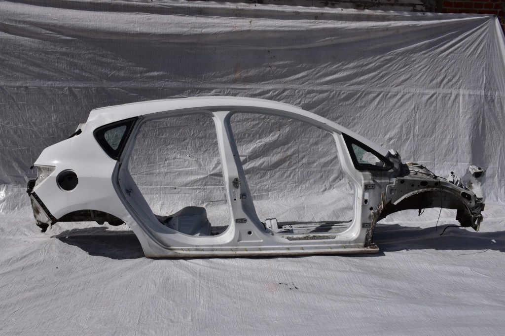 фото №1, Opel astra j hb крыло правый задний z40r