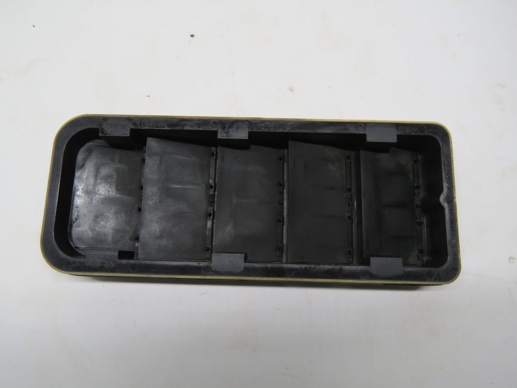 Купить Volvo v40 2014 решётка вентиляционная под бампером задним