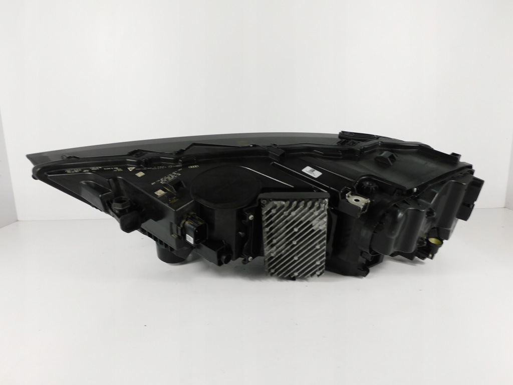 Audi q7 4m рестайлінг  фара правий matrix 4m0941040c в Україні