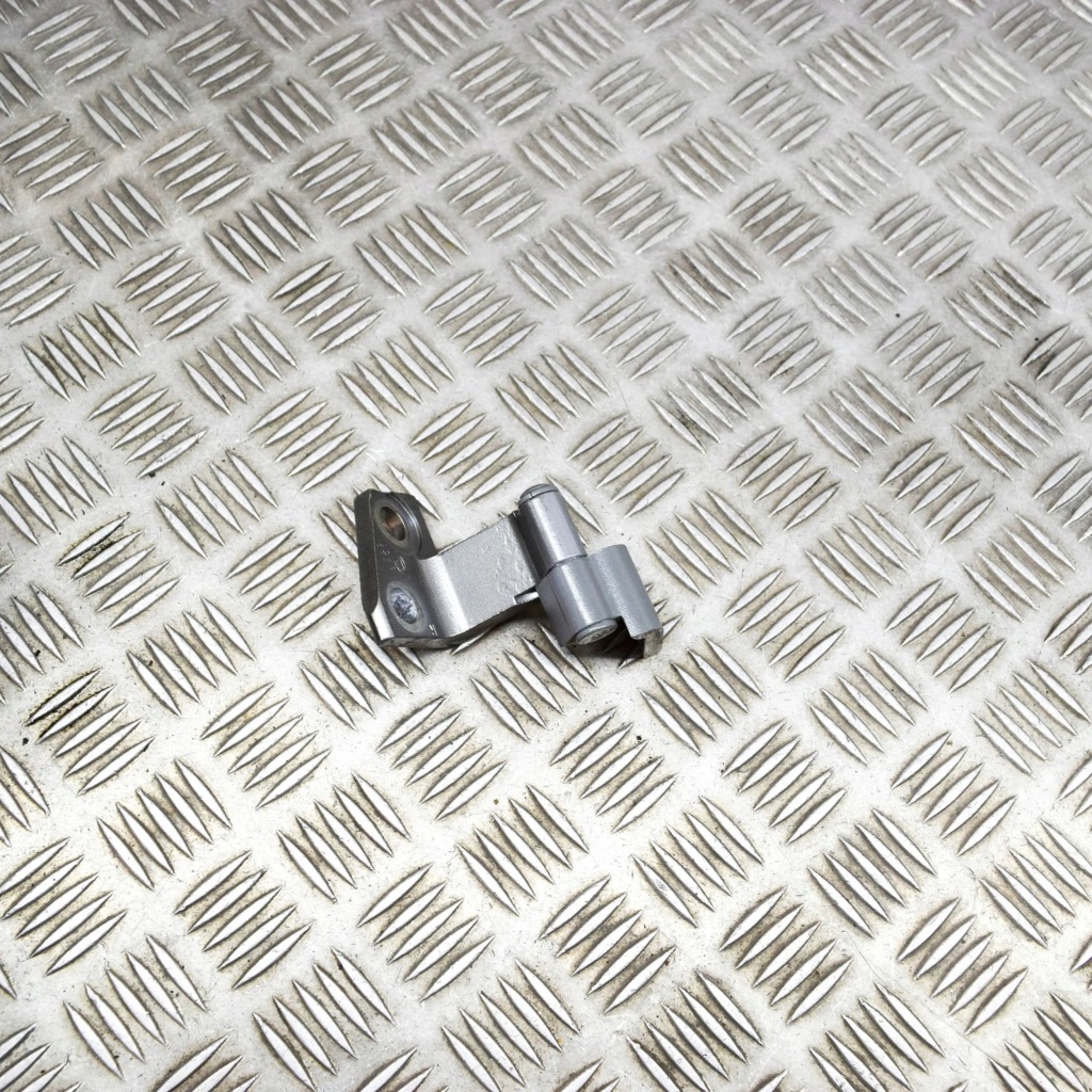 фото №1, Lexus rx 450h 2019 права сторона петля верхній двері задніх