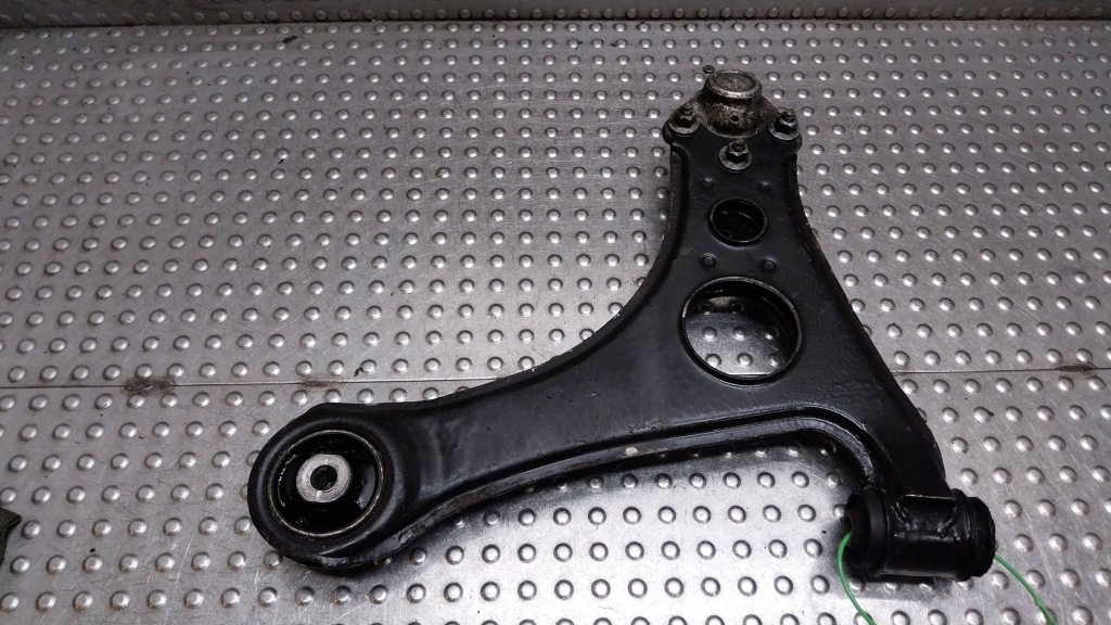 Купить Рычаг правый перед a1683300907 mercedes a klasa w168 vaneo