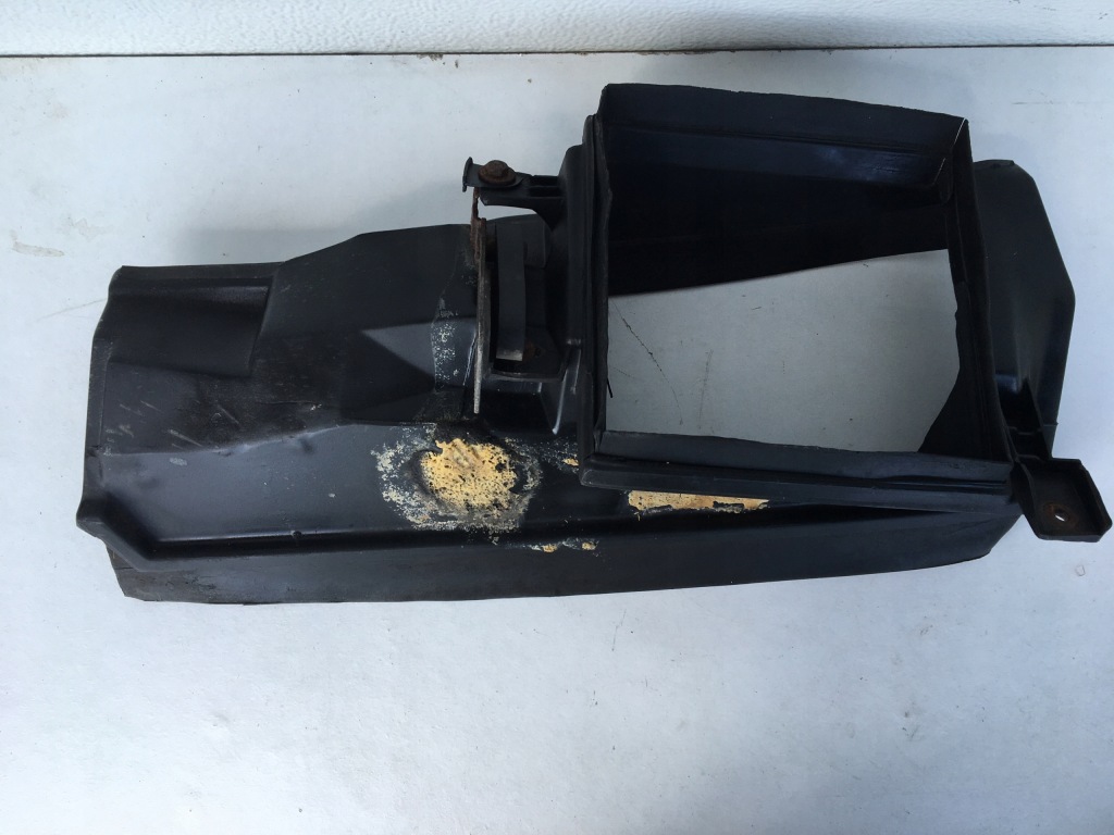 Впуск повітря захист корпус радіатора оливи pod бампером mercedes w124 Недорого