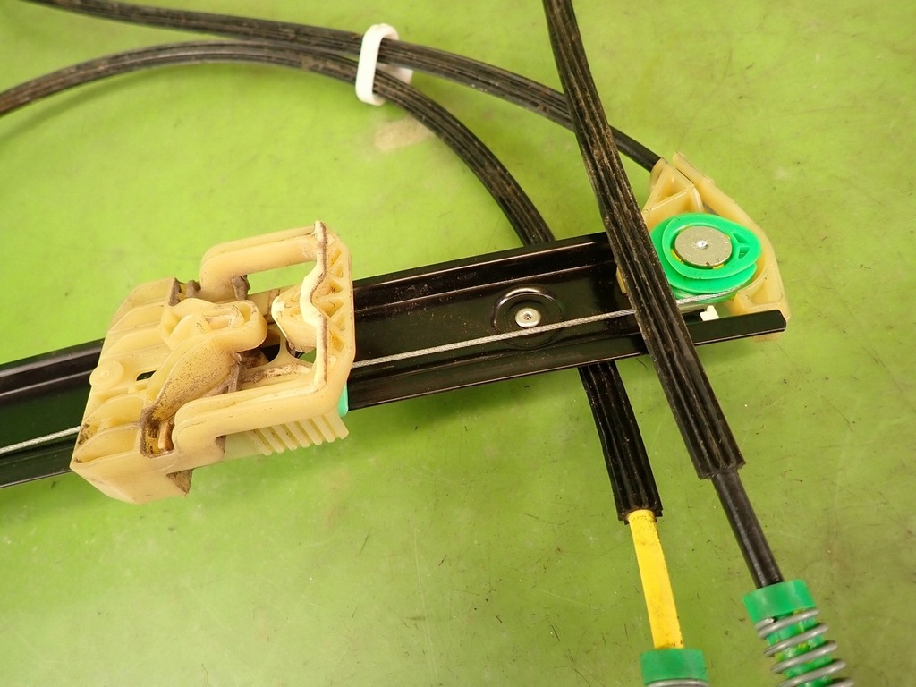 фото №9, Підйомник скло правий передній audi a1 i 8x 12r