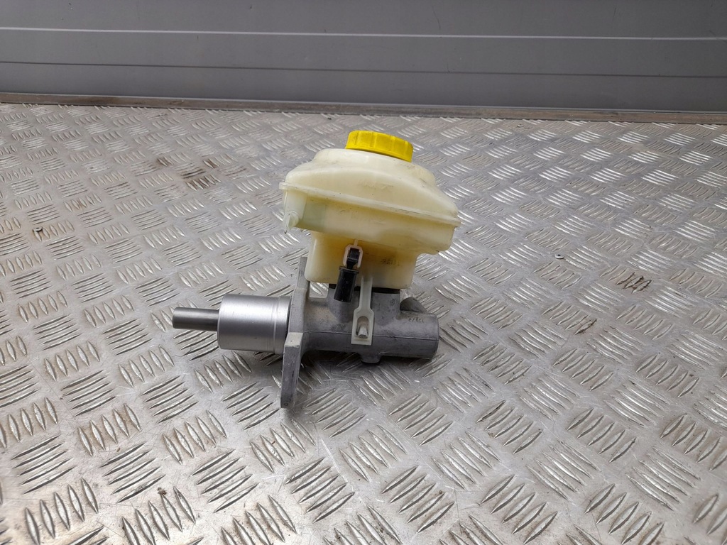 фото №9, Porsche panamera 970 2011 с передний главный цилиндр тормоза