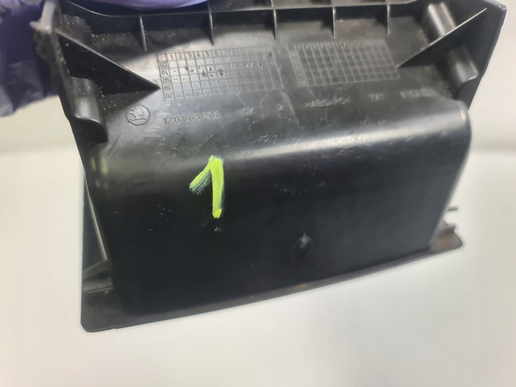 фото №6, Octavia ii полка водителя левая консоли 1z0863284