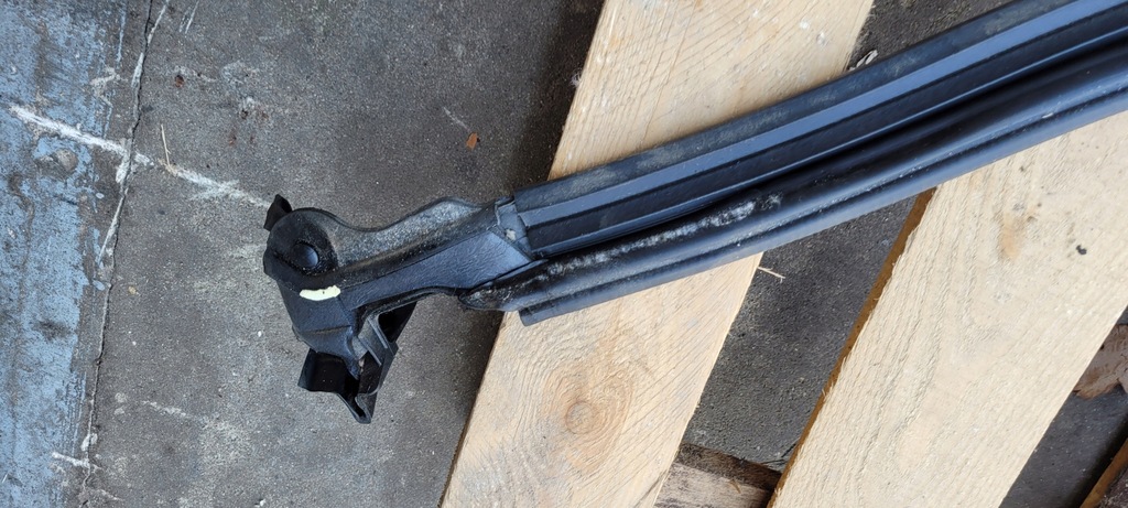 фото №5, Jeep wrangler jk прокладка скло нижня перед гумовий елемент