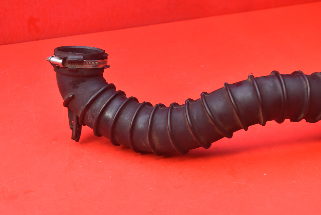 Пабтрубок  шланг труба интеркулер 8200887497 renault master 2 ii 2.5 dci 145 km Доставка