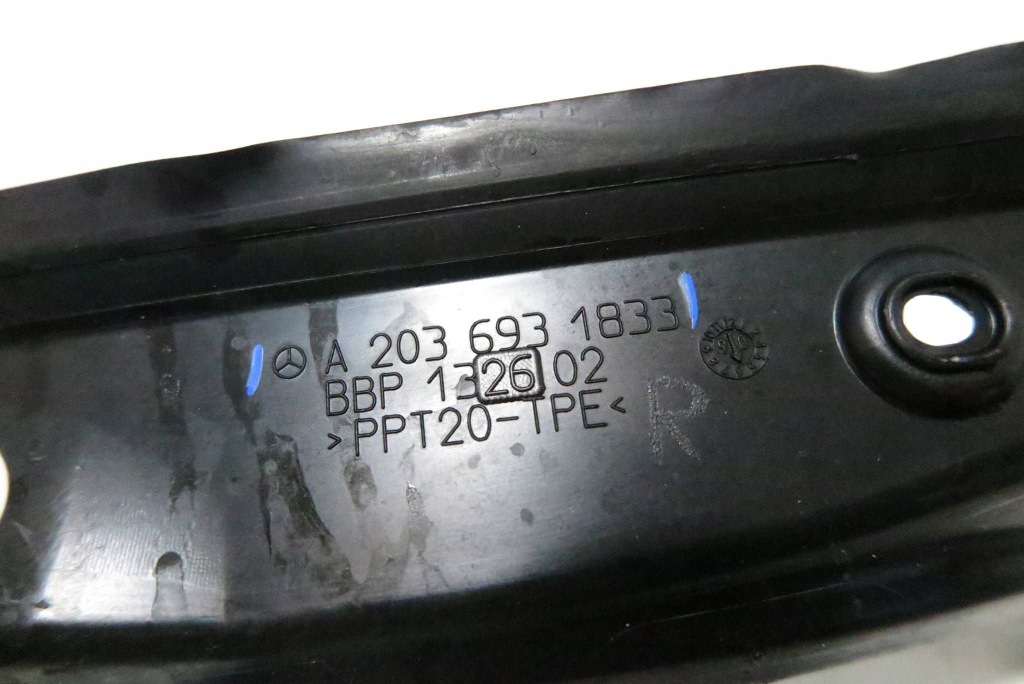Накладка стойка крышки багажника правый  mercedes benz w203 купе a2036931833 Цена