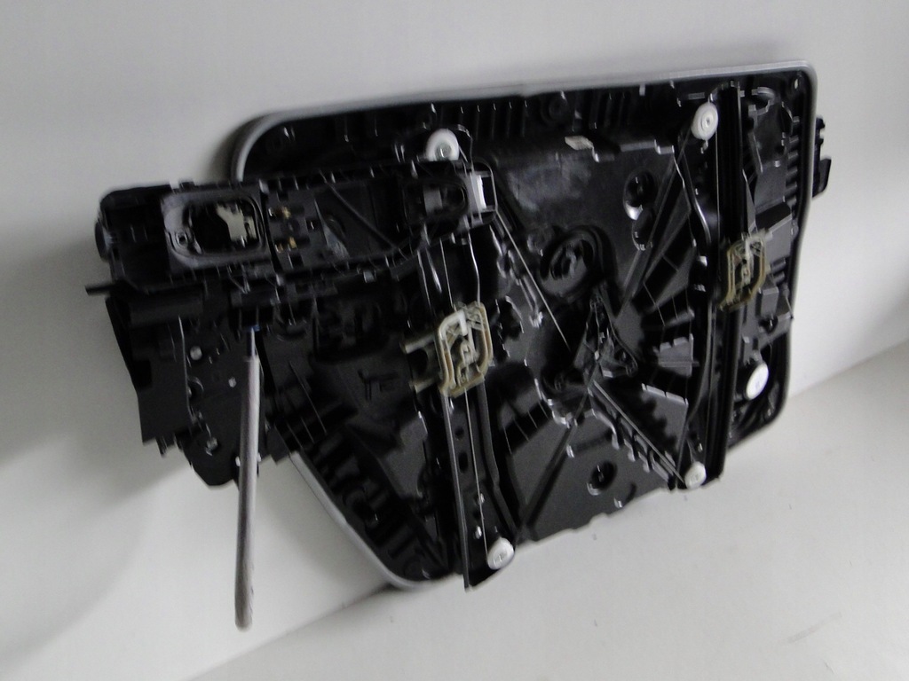 фото №11, Mercedes glb x247 247 вкладыш дверь передние правое подъемник замок динамик