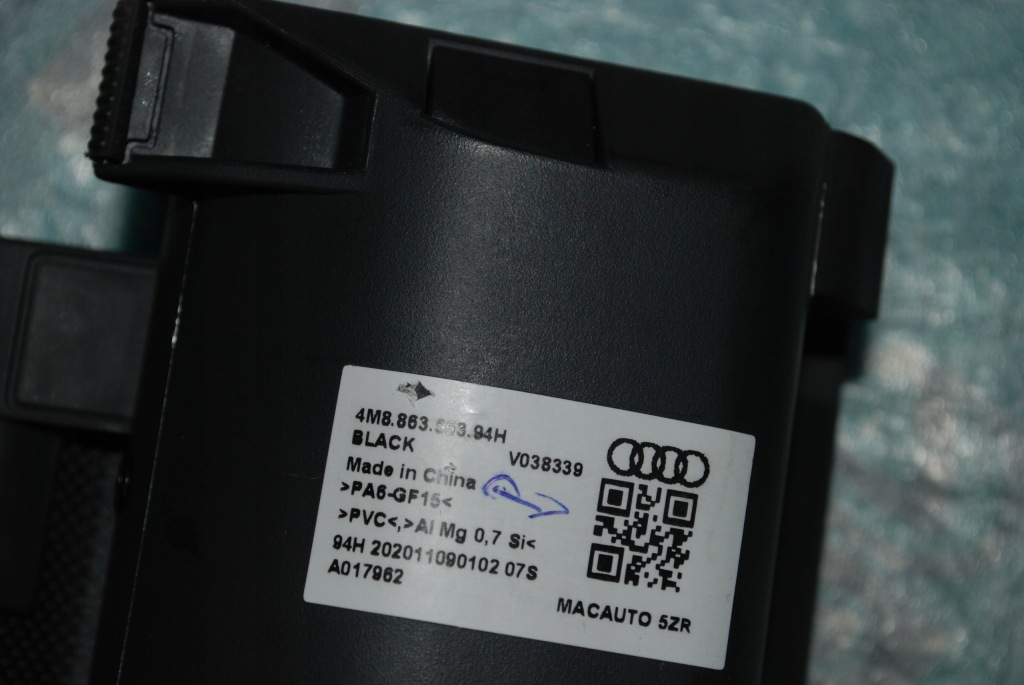 Купити Audi q8 4m8 шторка багажника оригінал 2018- 4m8863553