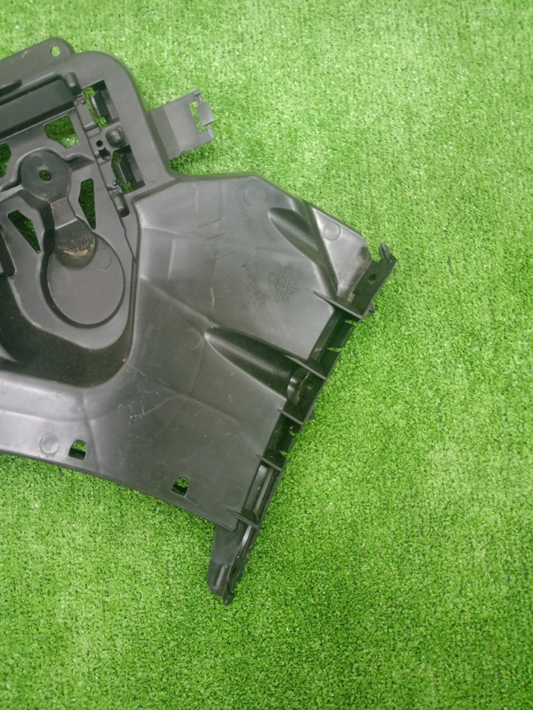 фото №7, Volvo v40 xc40 напрямна бампера правий задня