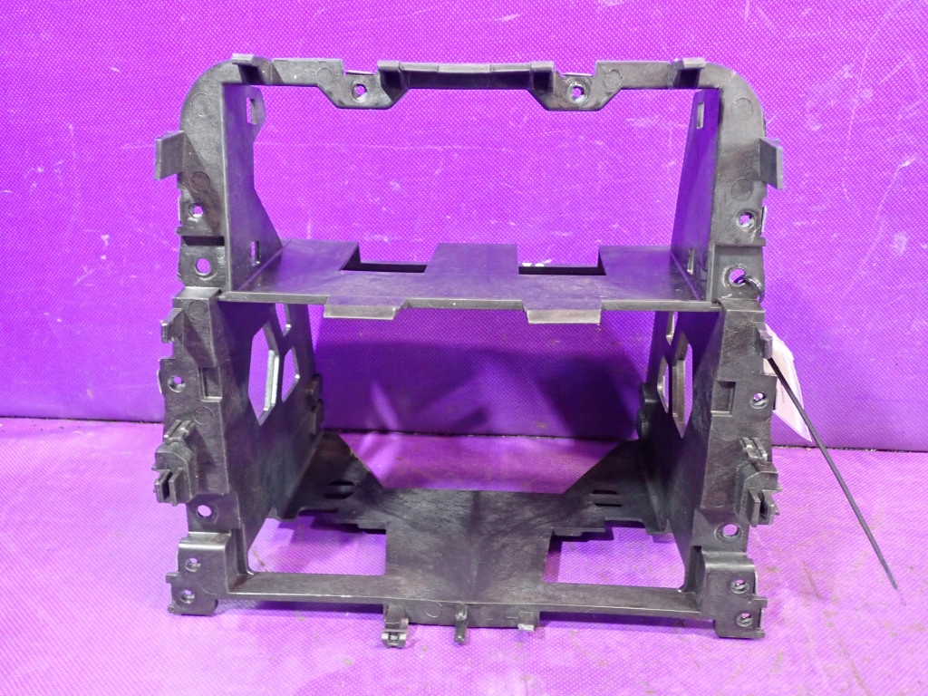 фото №1, Vw golf v 03-09 рамка кронштейн радио 1k0858005b