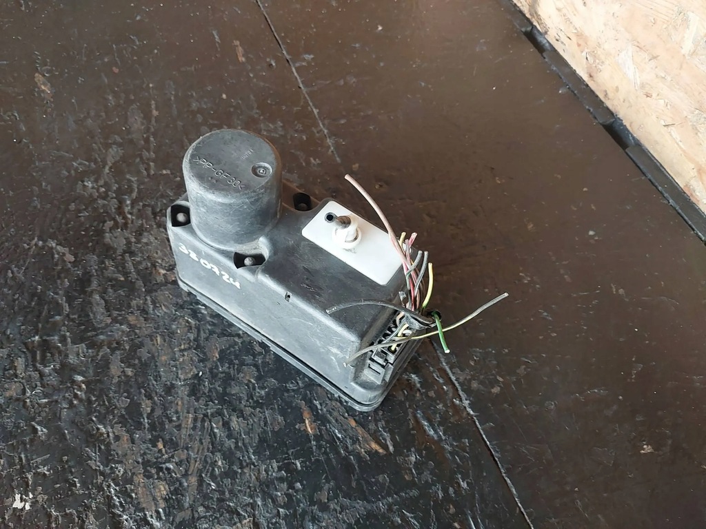 фото №8, Помпа центрального замка volkswagen golf iii 1h0962257g hella