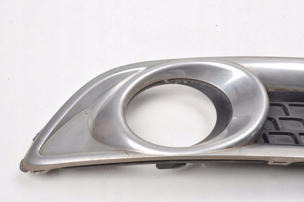 фото №2, Volvo v70 iii рамка решётка противотуманной фары правая r-design 30733035