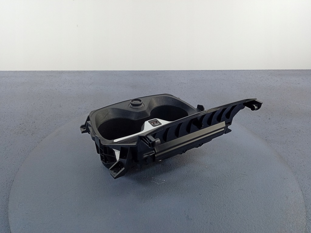 фото №7, Bmw 1 f40 2 f44 кронштейн na кружки подстаканник 5a37576